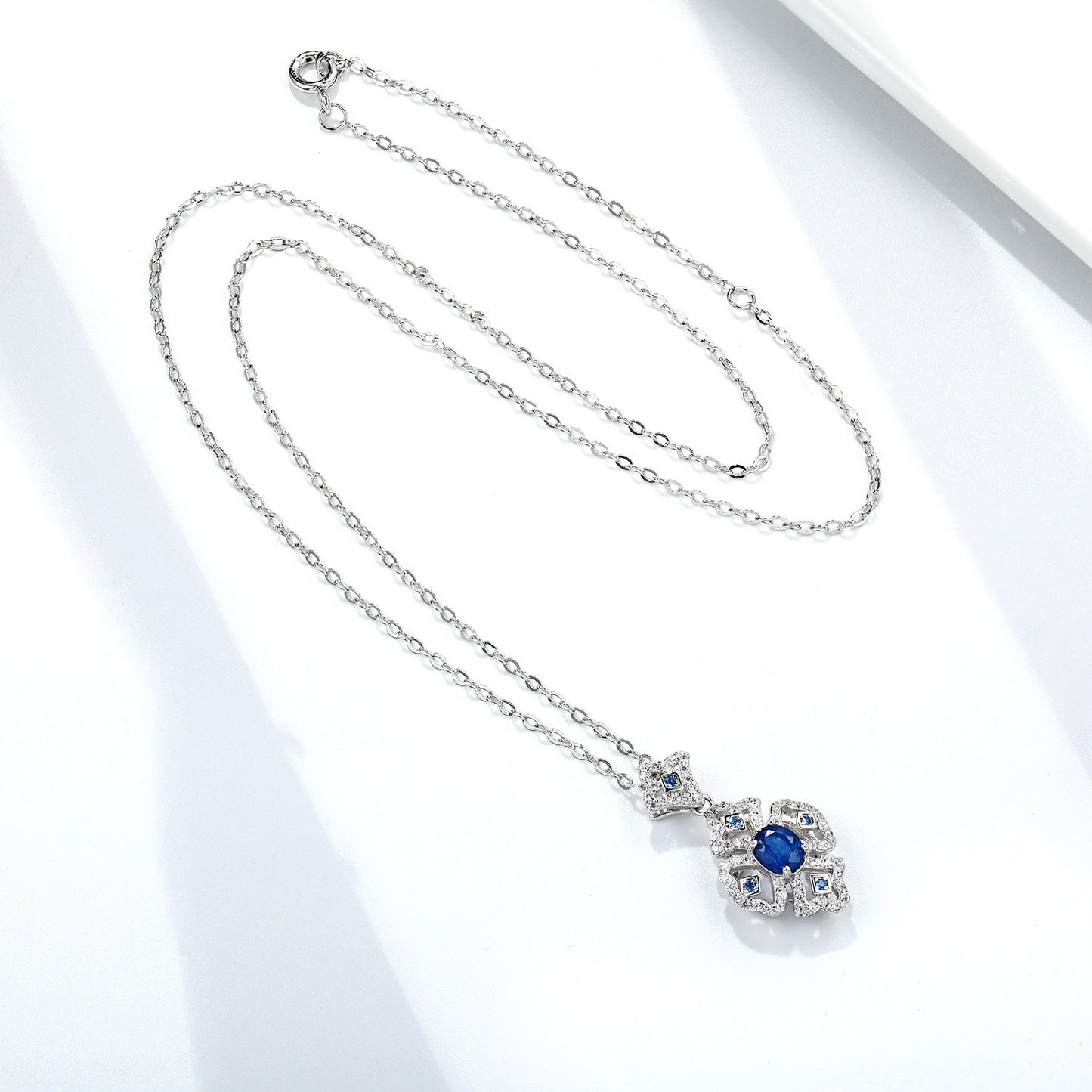 S925 Sølv Retro Mønster Halskæde Kvinders Alsidig Natural Safir Pendant